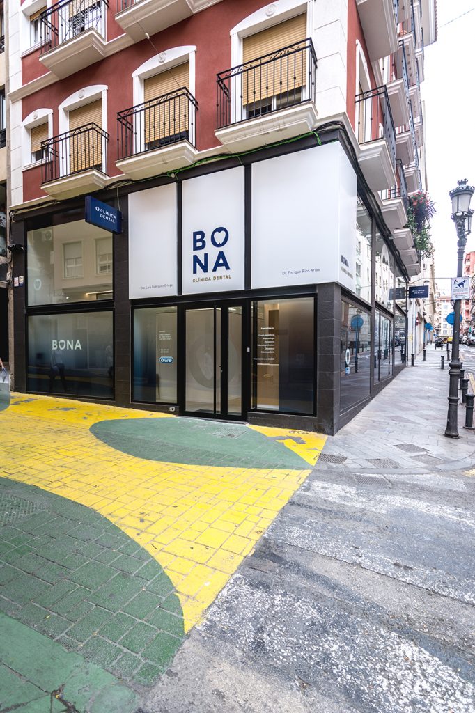 Clinica dental Bona Arze interiorismo Alicante proyecto fachada arquitectura